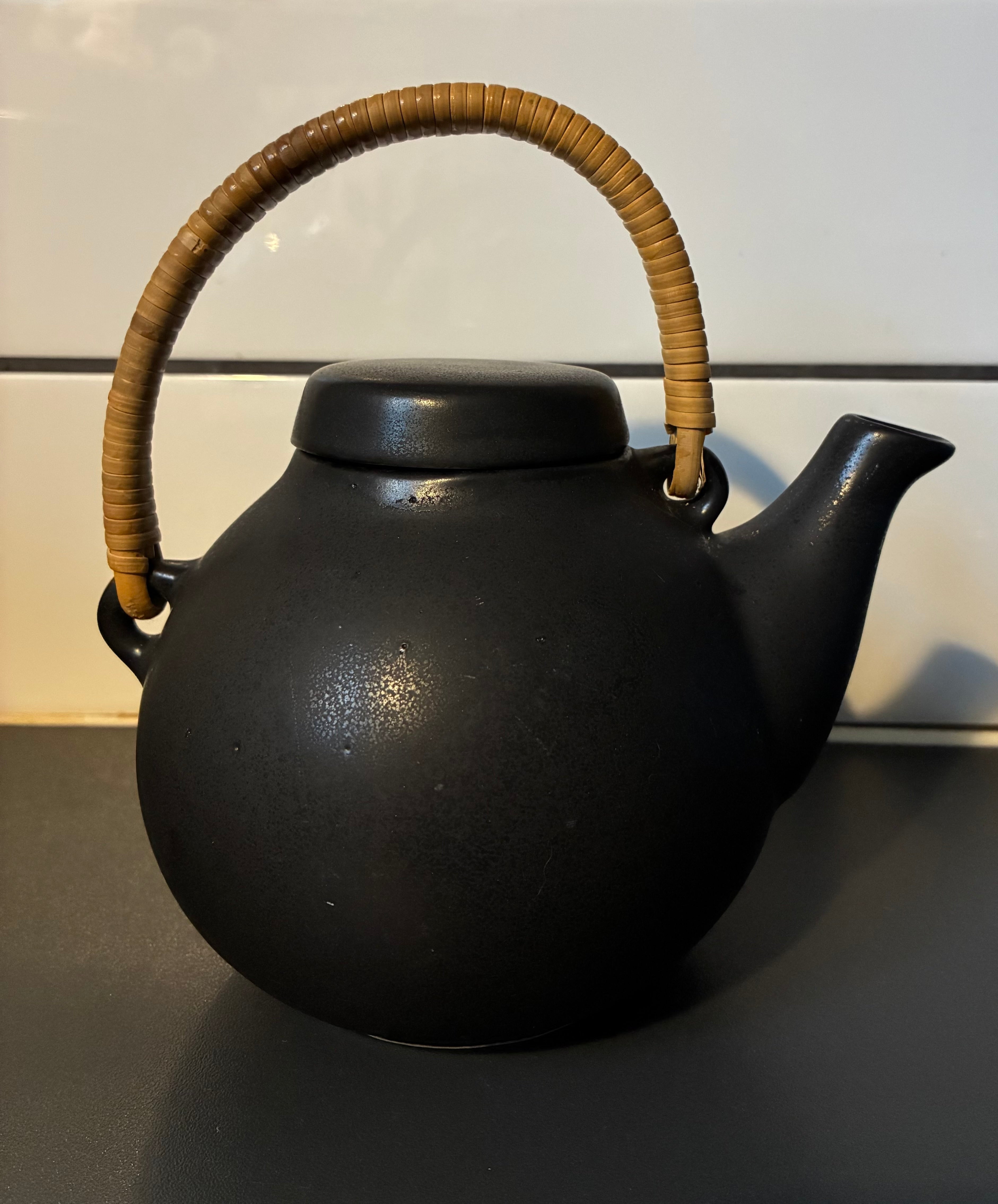 Pottery & Ceramic